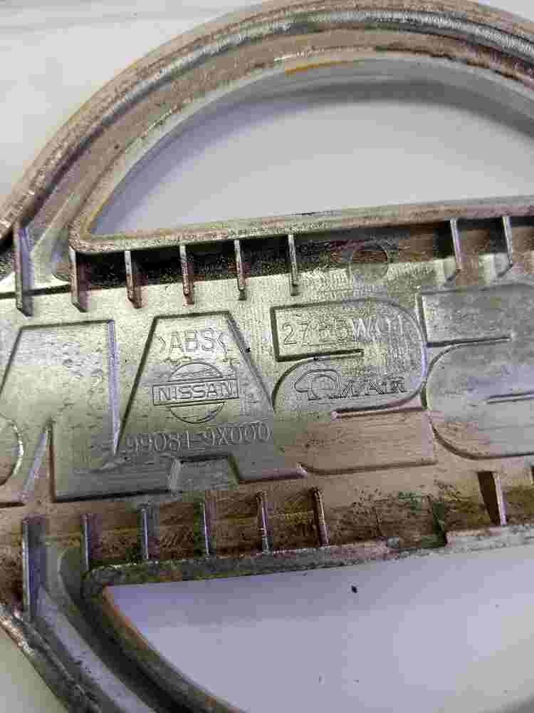 Emblema Nissan Atleon 990819X000 99081-9X000 2765W01 17cm.