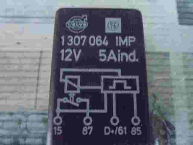 Relè aria condizionata Volvo 240 244 260 262 1307064 MP 12V 5AInd. SH0 896329