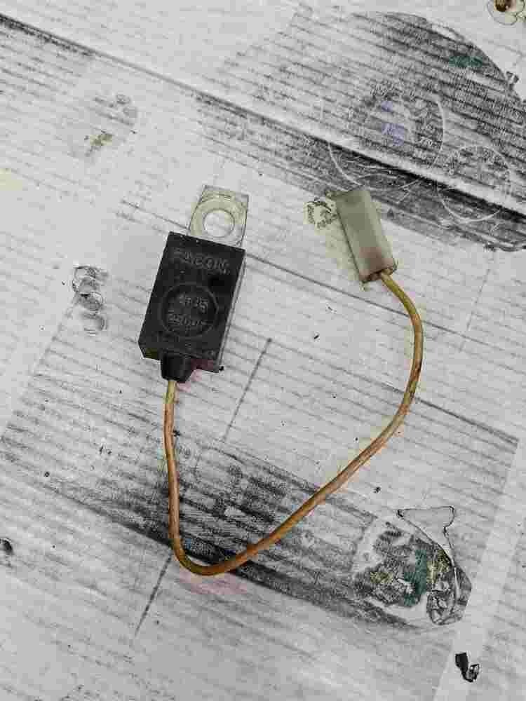 Condensatore Renault R9 Espace Safrane Facon 2635250uF 2635-250uF 2635 250uF