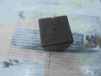 Relé del ventilador del radiador  Peugeot 306 Citroen 12V25A03501 12V-25A-03501