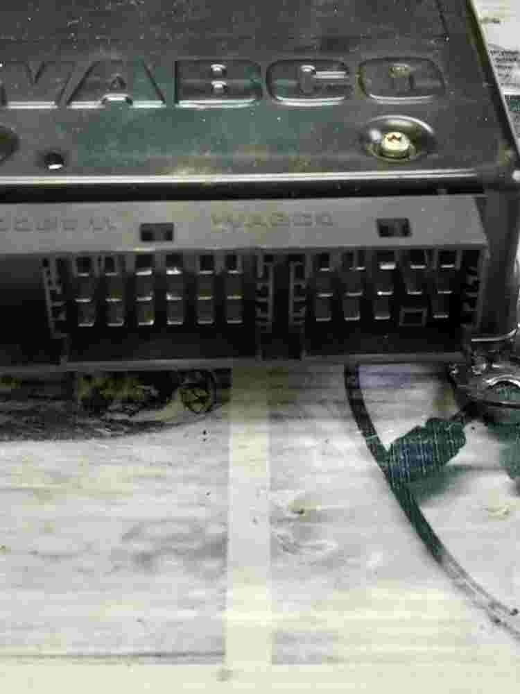 ABS ASR Centralita Nissan Atleon 4460043330 ABS-E 4S/3M Wabco 115 43/03 009203