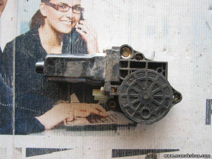 Motor elevalunas delantero derecho Hyundai JK-01 2.5 TD F00S1A2144 HR805990