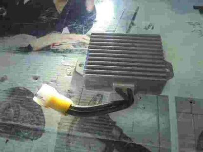 Regulador rectificador de voltaje SGR Nissan Patrol 160 260 K160 24V 11068C7803