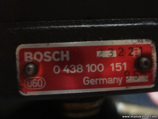 Distribuidor de combustible VW Volkswagen Audi Coupe 855 BOSCH 0438100151