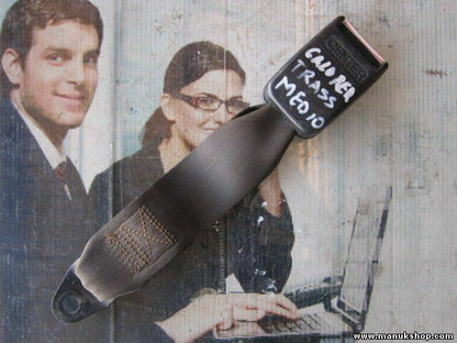 Chiusura cintura di sicurezza posteriore media Hyundai Galloper P21613 P 216 13