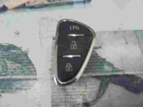 Interruptor del cierre centralizado Opel Corsa E 39031629  10142422 1629 A8318