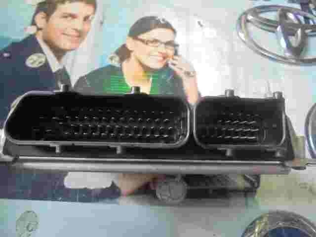 Centralita VW Volkswagen Audi BENZIN V01 071906018AC 26SA0000 BOSCH 0261206508