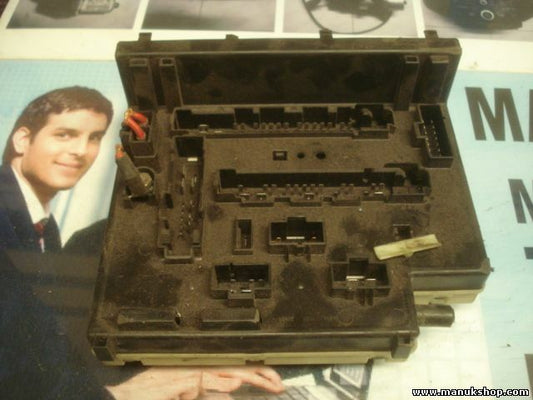 Caja de fusibles Ford Escort 97AG14A073DB