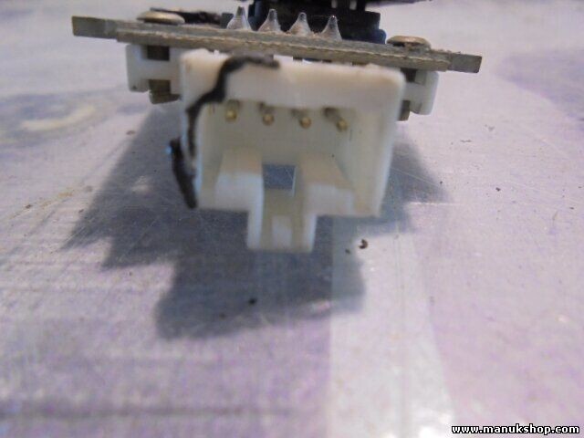 mando botonera elevaluas Range Rover P38 YUF101570 B00713 ISS 01