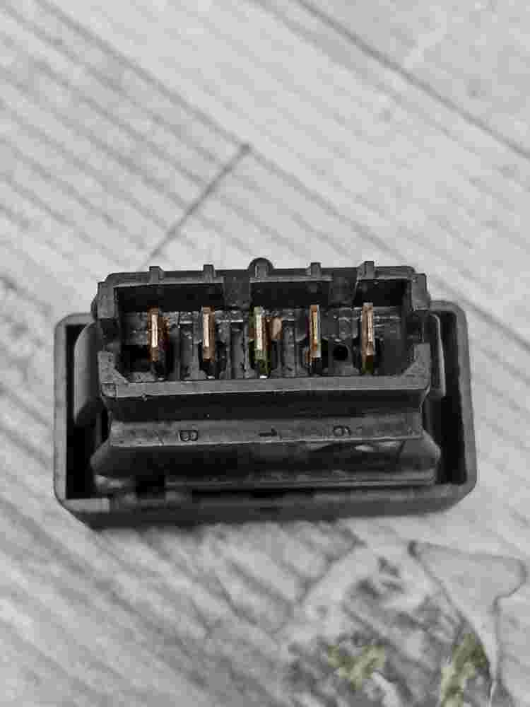 Niebla interruptor  Renault Clio 1 DAV 6114