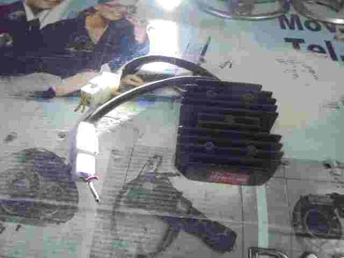 Regulador rectificador de voltaje SGR Kymco Quannon Downtown REG37K LEA5 081114