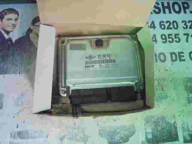 Centralita VW Volkswagen Passat B5 07D906018C ME7.1.1 26SA8242 BOSCH 0261207019