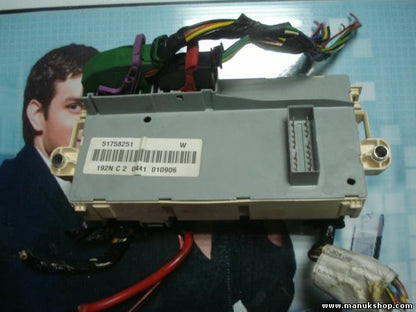 Caja de fusibles Fiat Doblo Fiat Stilo 51758251 0051758251 192N C2 0441 010906