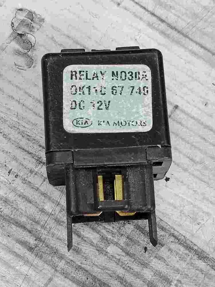 Relé del ventilador del radiador Kia Pride NO30A 0K11C67740 OK11C67740