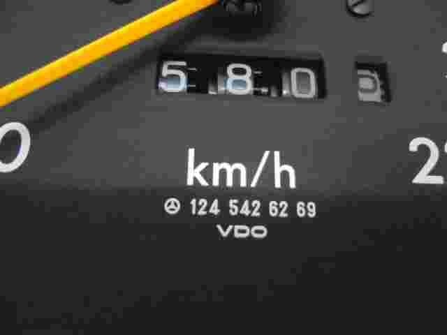 Velocímetro Mercedes-Benz E W124 1245426269 124 542 62 69 VDO 81117702
