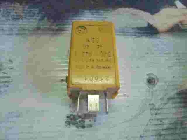 BMW E34 518i E32 730i 1378525 61311378525 KGS Hella 8JA00521900