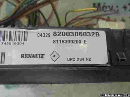 Scatola fusibili relè Renault Megane 2 UPC X84 N2 8200306032B S118399200E