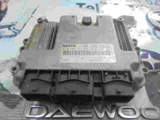 Centralita Nissan Primera P12 Renault Trafic 8200305678 8200284704 0281011237