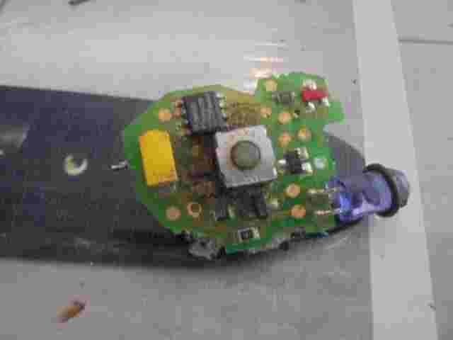 mando control remoto Peugeot VALEO 09733066H2