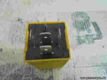 Relé limpiaparabrisas trasero Renault Trafic Vivaro Primastar 7700414741