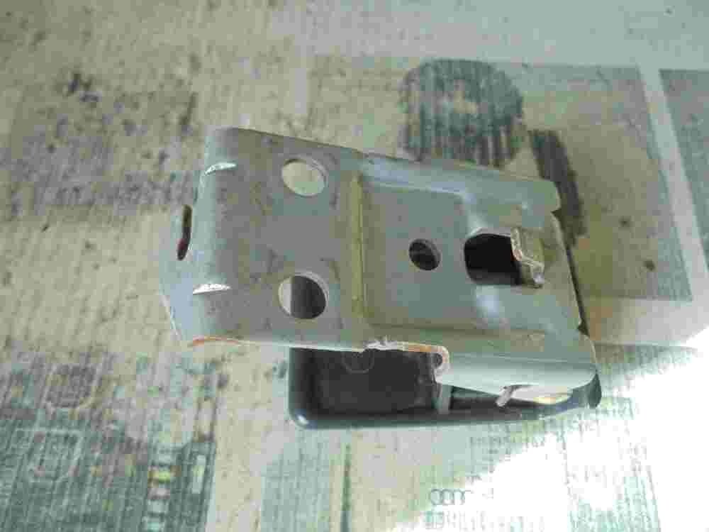 Cierre del capó Mitsubishi Pajero MR402443 MR444926 MR444942 MR512953