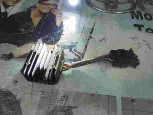 Regulador rectificador de voltaje SGR  Honda NS 125 F MTX NSR 125 R SH522B12