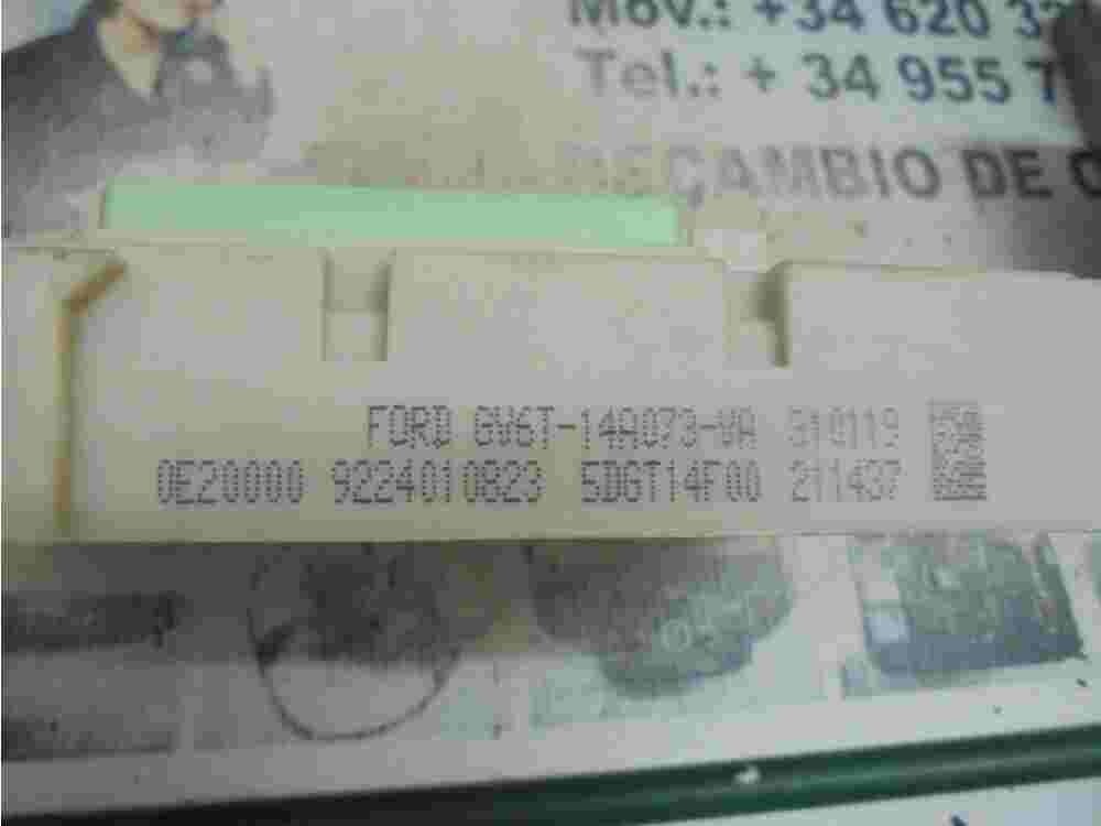 Caja de fusibles de relé  Ford Kuga II GV6T14A073VA GV6T-14A073-VA 30S5DGT14F00A