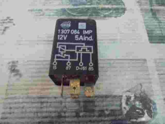 Relè aria condizionata Volvo 240 244 260 262 1307064 MP 12V 5AInd. SH0 896329