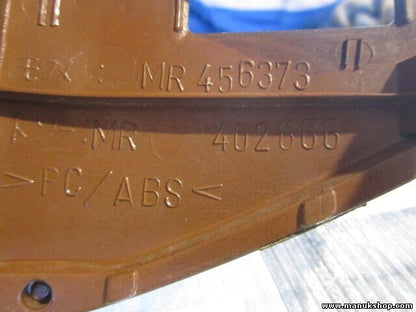 Consola central Mitsubishi Pajero MR456373 MR 456 373 MR.456.373 MR402666