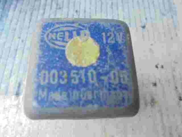 BMW E21 E30 E12 E28 E23 61311372537 61.31-1372 537 HELLA 00351005