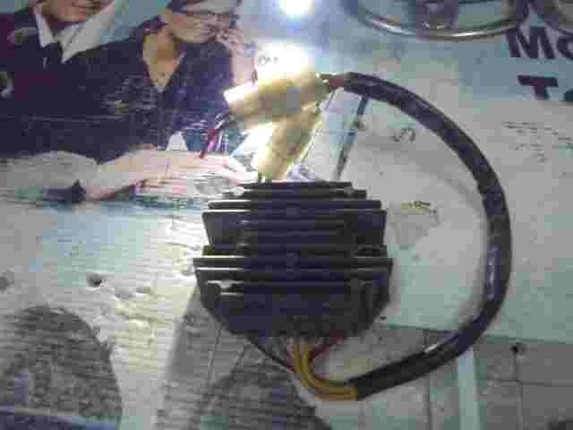 Regulador rectificador de voltaje SGR Suzuki GS Daelim S3 125 3080 RS21  1C1597