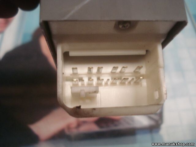 mando botonera elevalunas Toyota Auris 7423202550 74232-02550