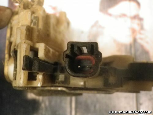   Cerradura puerta trasera derecha Nissan PickUp TD21 1988–1996