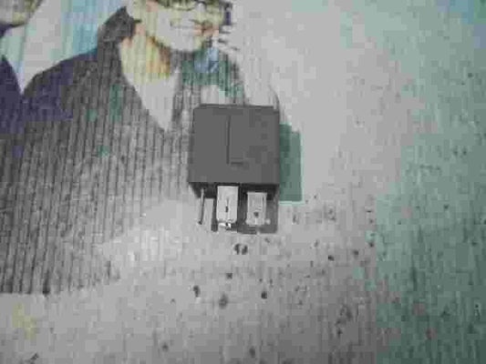 Relé Mercedes-Benz A0045451005 A 004 545 10 05 24V 10/20A