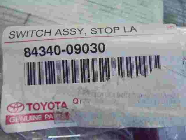 Interruptor de la luz de freno Toyota Avensis II Corolla Celica Aygo 8434009030