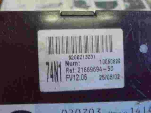 Caja de fusibles Renault Laguna II 8200213231 8200228549 216696945C 10060699