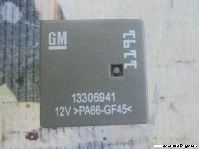 Relé Opel Astra J Zafira C 2010 GM 13306941 12VPA66GF45 12V PA66-GF45