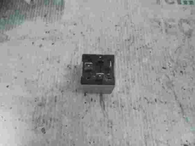 Relé Fiat Lancia Alfa Romeo 146 60630605 684.10 A 727