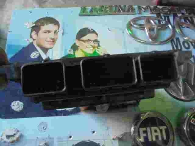 Centralita Ford Tansit 2.4 TDCI 8C1112A650CE 8C11-12A650-CE FoMoCo 4FCD DGU-101