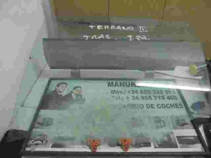 Cristal de la puerta trasero izquierdo Nissan Terrano Ford 43R000257 TEMPERIT