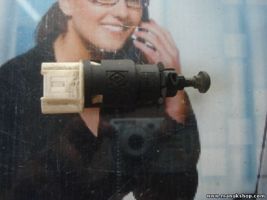 Interruptor de la luz de freno Renault Twingo Clio III 8200276361B 8200276361