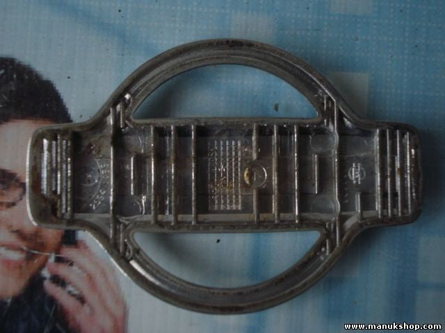 Emblema trasero NISSAN PRIMERA P11 908909F