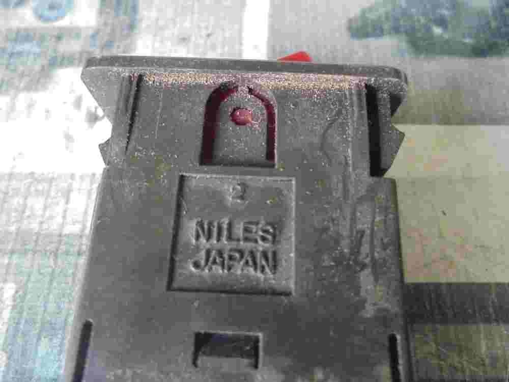 Interruptor de emergencia warning Nissan Terrano WD21 I Pathfinder NILES
