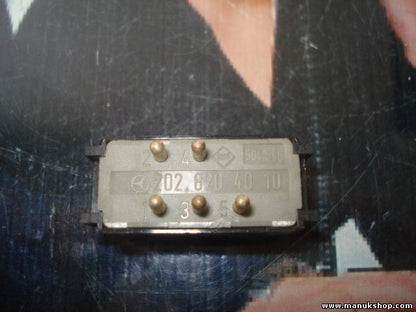 Interruptor del cierre centralizado Mercedes-Benz W202 2028204010 202 820 40 10