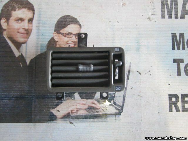 Rejilla Aireadora derecha Mitsubishi Pajero Montero V20 TD 4M40 1991–99 MB65217