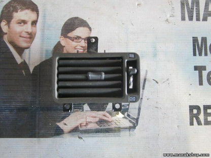 Rejilla Aireadora derecha Mitsubishi Pajero Montero V20 TD 4M40 1991–99 MB65217