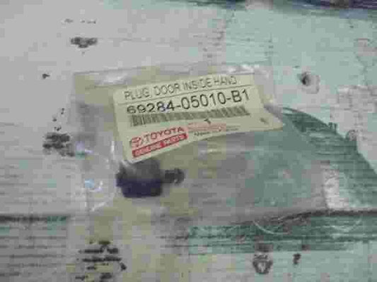 Plug Door Inside Hand Toyota Avensis T220 6928405010B1 69284-05010-B1