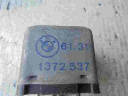 Relé  BMW E21 E30 E12 E28 E24 E23 61311372537 61.31-1372 537 HELLA 00351005
