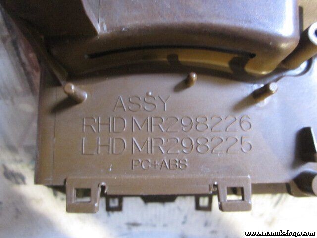 Consola central Mitsubishi Pajero Montero MR298226 MR298225