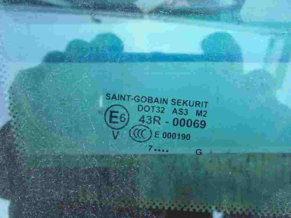 Triángulo Cristal de la puerta trasero izquierdo Porsche  Cayenne  7L5845297BA 